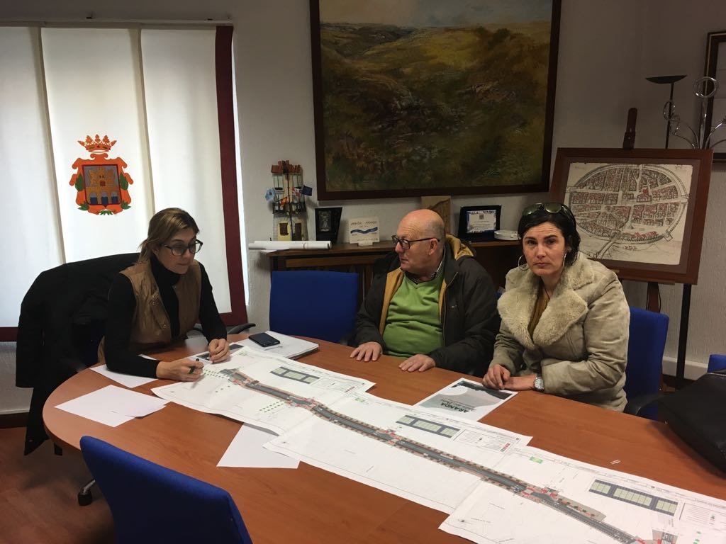 Reunión con los representantes de la asociación de vecinos del barrio Allendeduero en el Ayuntamiento el 9 de febrero de 2018